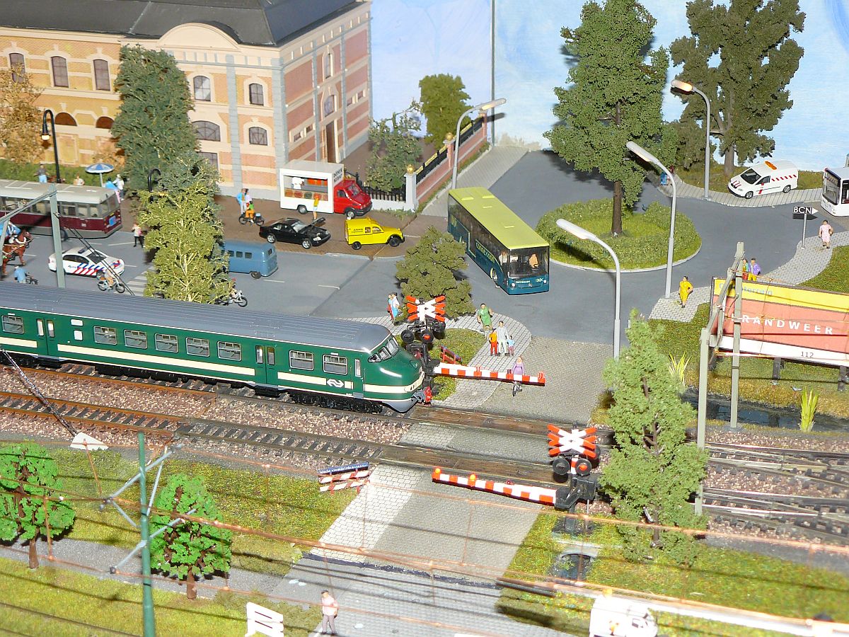 Modellbahn  BCN  (Bob’s Club Nederland) in Masstab H0. Nederlandse modelspoordagen Rijswijk, Niederlande 17-01-2015.

Modelbaan van Modulegroep BCN (Bob’s Club Nederland) met o.a. station Den Haag SS in schaal H0. Nederlandse modelspoordagen Rijswijk 17-01-2015.