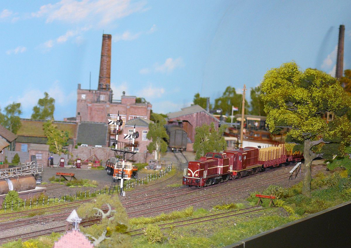 Modellbahn  De Kempen  Epoche 3 in Masstab H0 von MEV Valkenswaard. Nederlandse Modelspoordagen in Rijswijk, Niederlande 11-01-2014. 

Modelspoorbaan  De Kempen  tijdperk 3 in schaal H0 van modelspoorgroep Valkenswaard. Nederlandse Modelspoordagen in Rijswijk 11-01-2014. 