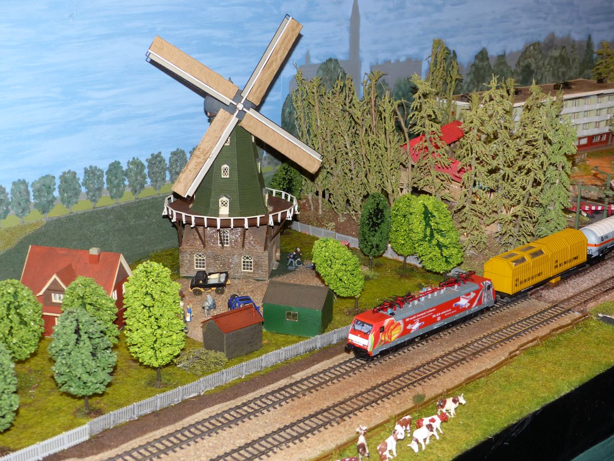 Modelleisenbahn in Masstab H0. Ausstellung  RAIL 2020  Houten, Niederlande 21-02-2020. 

Modelspoorbaan Nederlands in schaal H0. Modelspoorevenement  RAIL 2020  Houten 21-02-2020.