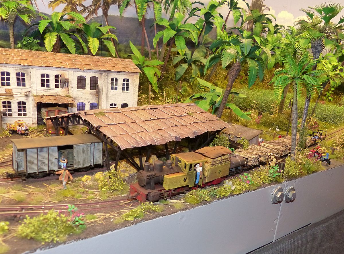 Modelleisenbahn  Pabrik Gula Jairuba  Schmalspur in Java (Indonesien) in Masstab HOe. Ausstellung Nederlandse modelspoordagen in Rijswijk, Niederlande 09-01-2016. 

Modelspoorbaan  Pabrik Gula Jairuba  suikerfabriek in Java met smalspoor in schaal HOe. Nederlandse modelspoordagen, Rijswijk 09-01-2016.


