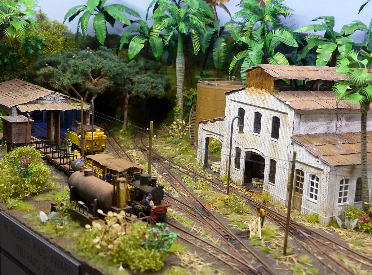 Modelleisenbahn  Pabrik Gula Jairuba  Schmalspur in Java (Indonesien) in Masstab HOe. Ausstellung Nederlandse modelspoordagen in Rijswijk, Niederlande 09-01-2016. 

Modelspoorbaan  Pabrik Gula Jairuba  suikerfabriek in Java met smalspoor in schaal HOe. Nederlandse modelspoordagen, Rijswijk 09-01-2016.