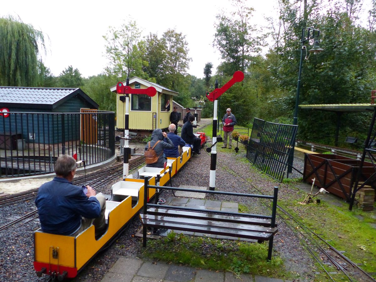 Modelleisenbahn, Park Langoed Nienoord, Leek, Niederlande 23-09-2018.

Modelspoorbaan, Park Langoed Nienoord, Leek 23-09-2018.