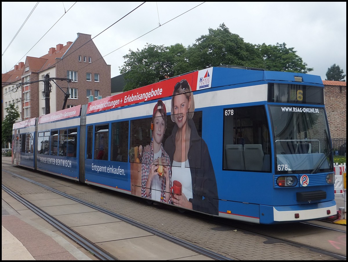 Moderne Stra�enbahn in Rostock.