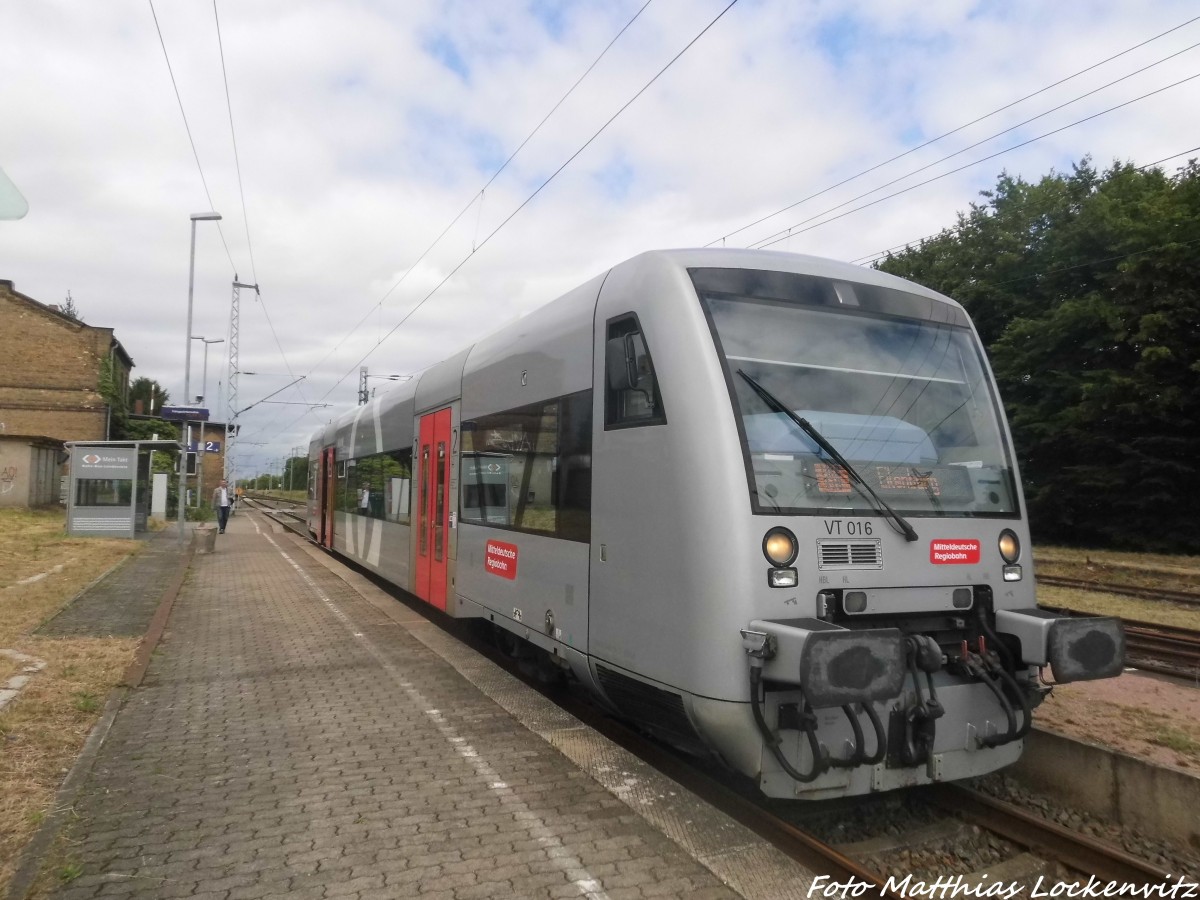 MRB VT 016 im Bahnhof Reu�en am 24.6.15