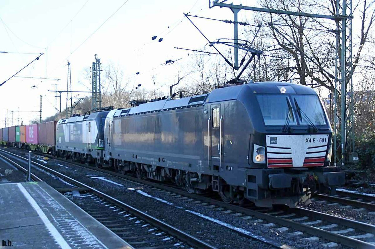 MRCE 193 601-2 und WLB 193 236-7 fuhren mit einen containerzug durch hh-harburg,06.01.22