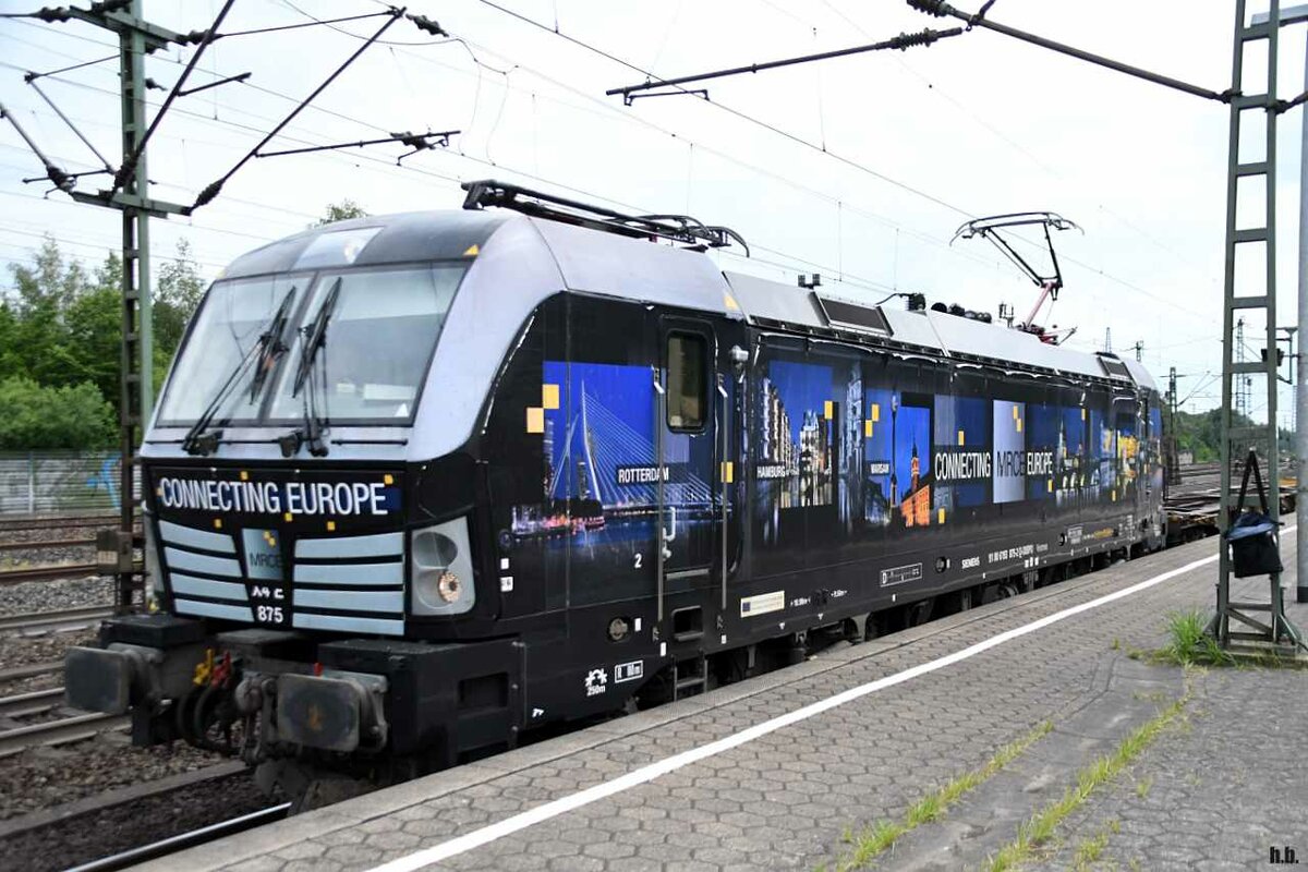 MRCE 193 875 fuhr mit einen containerzug durch hh-harburg,24.06.21