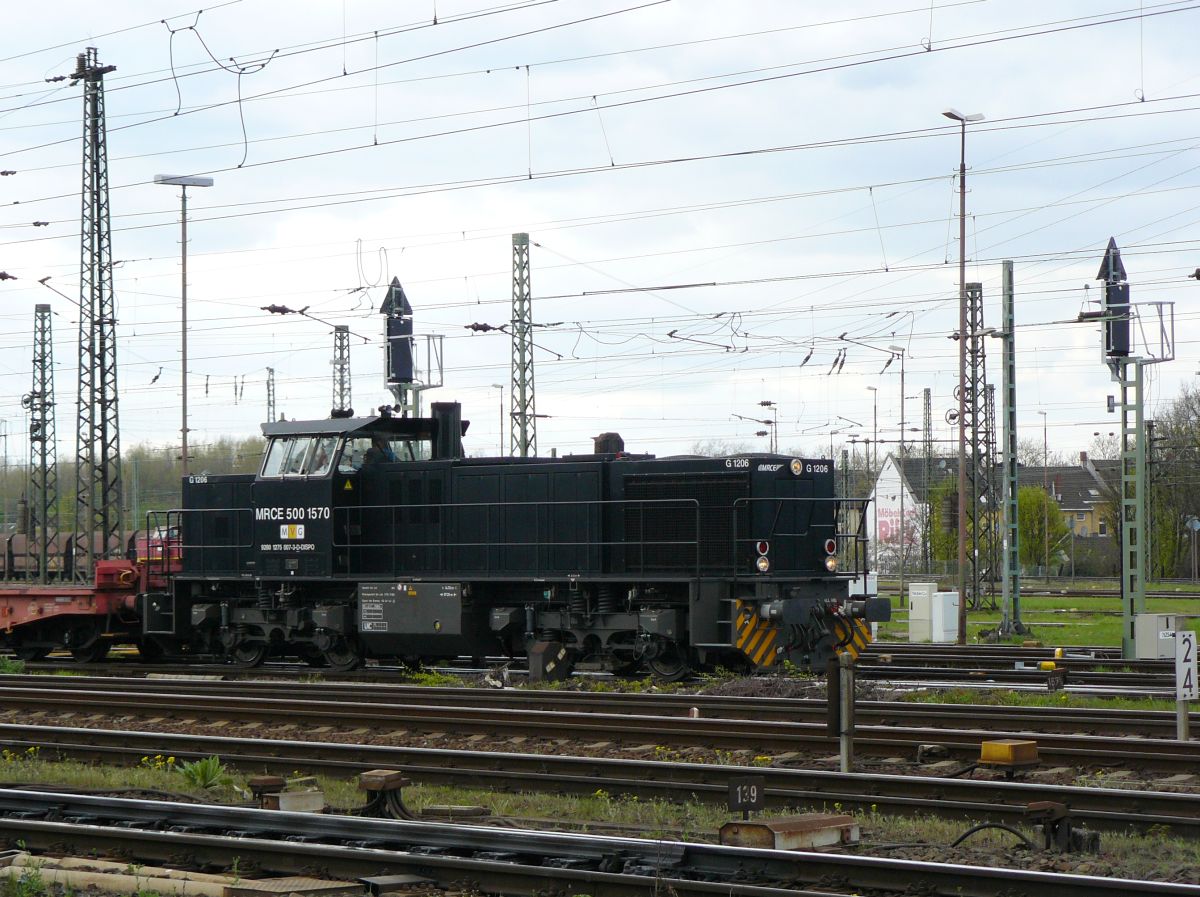 MRCE Diesellok 500 1570 (9280 1275 007-3 D-DISPO) vermietet an MVG Mlheimer Verkehrsgesellschaft. Gterbahnhof Oberhausen West 17-04-2015.

MRCE dieselloc 500 1570 (9280 1275 007-3 D-DISPO) verhuurd aan de MVG Mlheimer Verkehrsgesellschaft. Goederenstation Oberhausen West 17-04-2015.