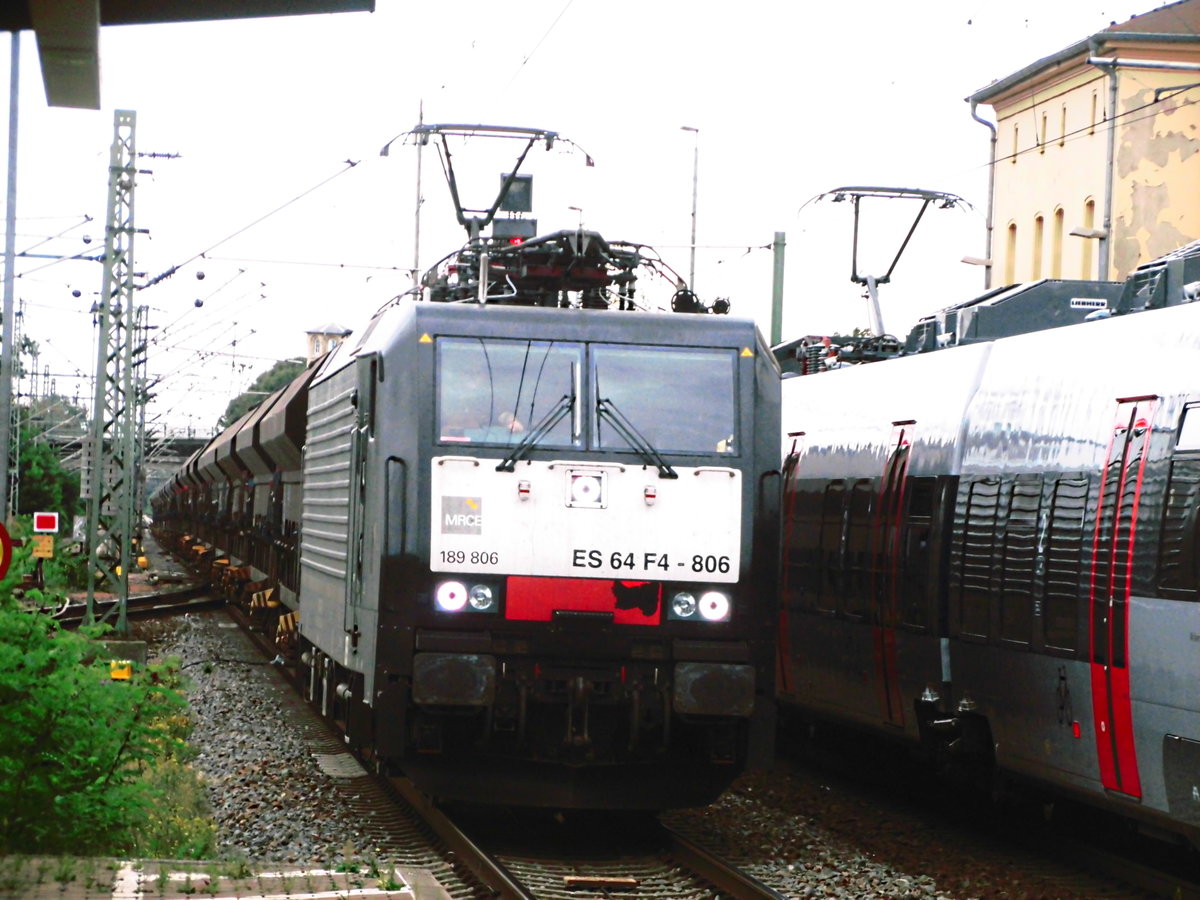 MRCE ES 64 F4 - 806 (189 806) mit einen G�terzug bei der durchfahrt in Delitzsch unterer Bahnhof am 7.9.17