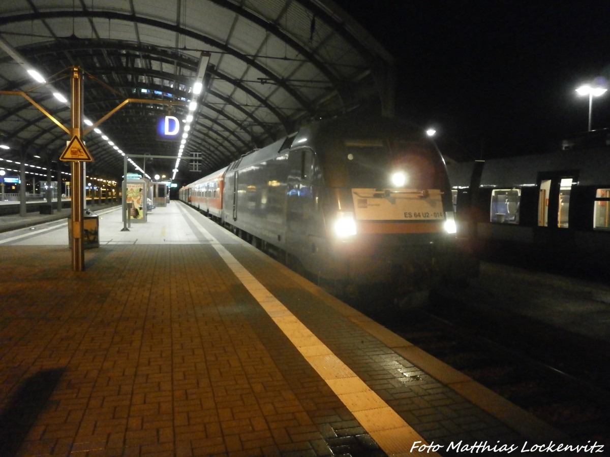 MRCE ES 64 U2 - 014 mit ziel Eisenach im Hallenser Hbf am 10.1.15