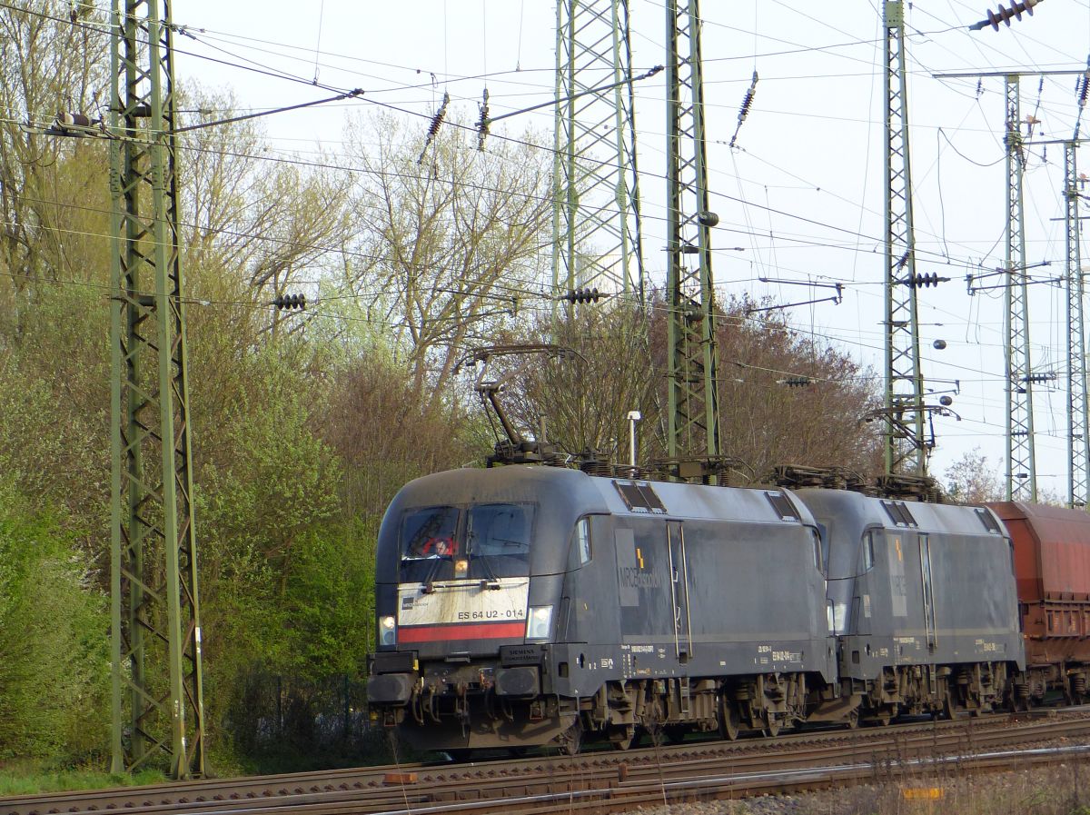 MRCE Lok ES 64 U2-014 (91 80 6 182 514-0) Rangierbahnhof Kln Gremberg. Porzer Ringstrae, Kln 31-03-2017.

MRCE loc ES 64 U2-014 (91 80 6 182 514-0) rangeerstation Keulen Gremberg. Porzer Ringstrae, Keulen 31-03-2017.