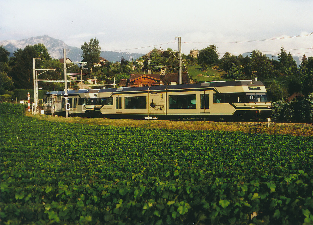 MVR/CEV: Trotz modernen Triebzügen, bereits historische Aufnahmen, entstanden 1999 oberhalb Vevey.
Foto: Walter Ruetsch