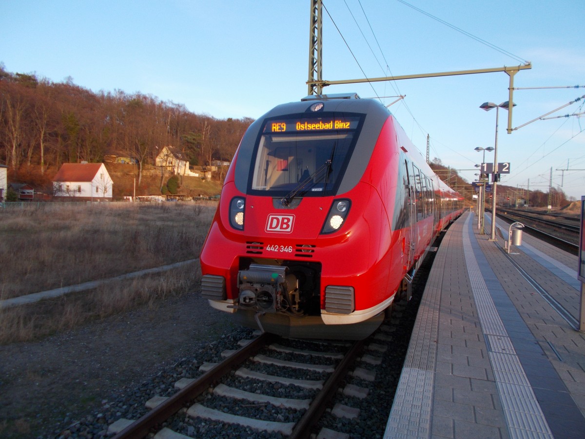 Nachdem 442 346 aus Binz in Lietzow eingetroffen war,mußte der 442 bis zur Rückfahrt nach Binz,am 17.Januar 2015,noch eine Stunde warten.