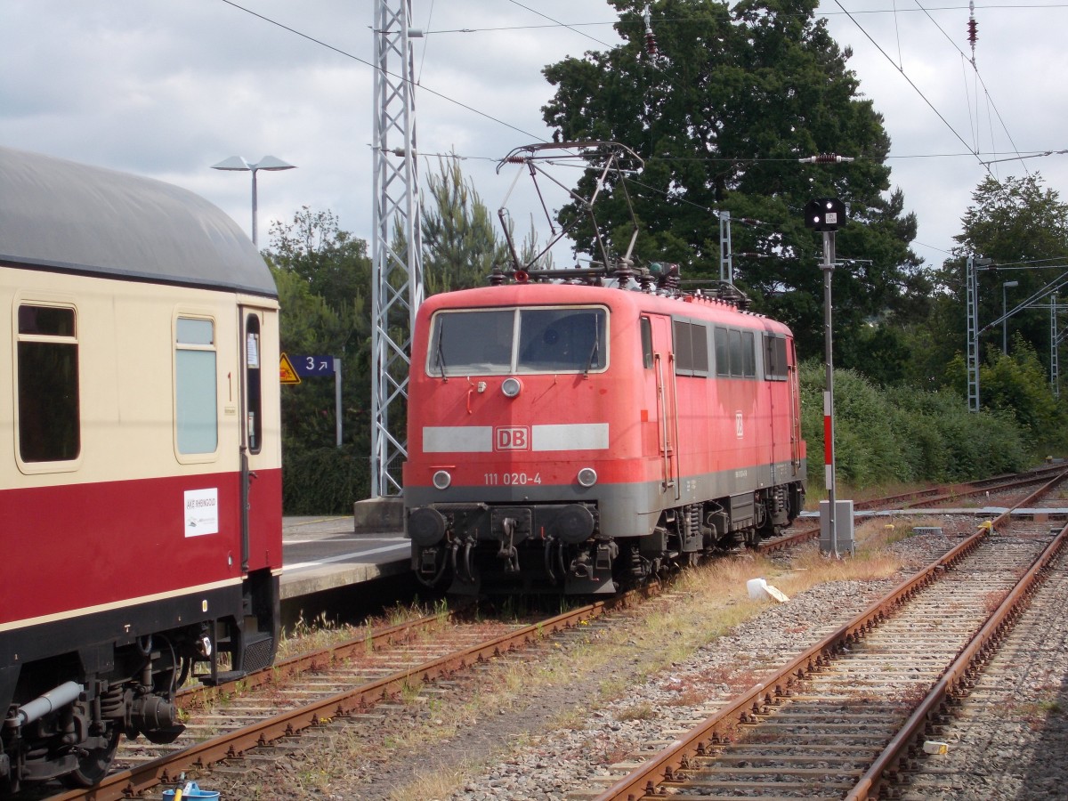 Nachdem Abhängen vom Zug mußte 111 020,am 21.Mai 2015,in Binz umlaufen.