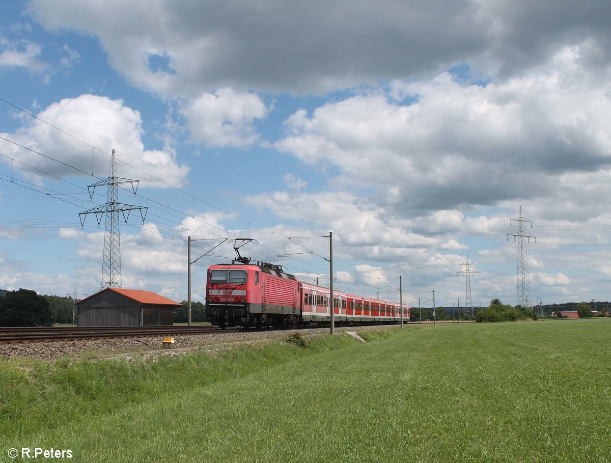 Nachschuss auf 143 336-6als S2 39623 Roth - Altdorf bei Nürnberg bei Winkelhaid. 03.07.20