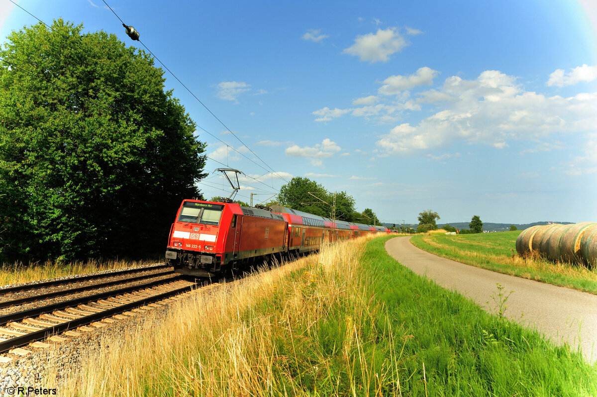 Nachschuss auf 146 222-5 die den RE50 4865 Nrnberg - Mnchen bei Plling schiebt. 16.07.23