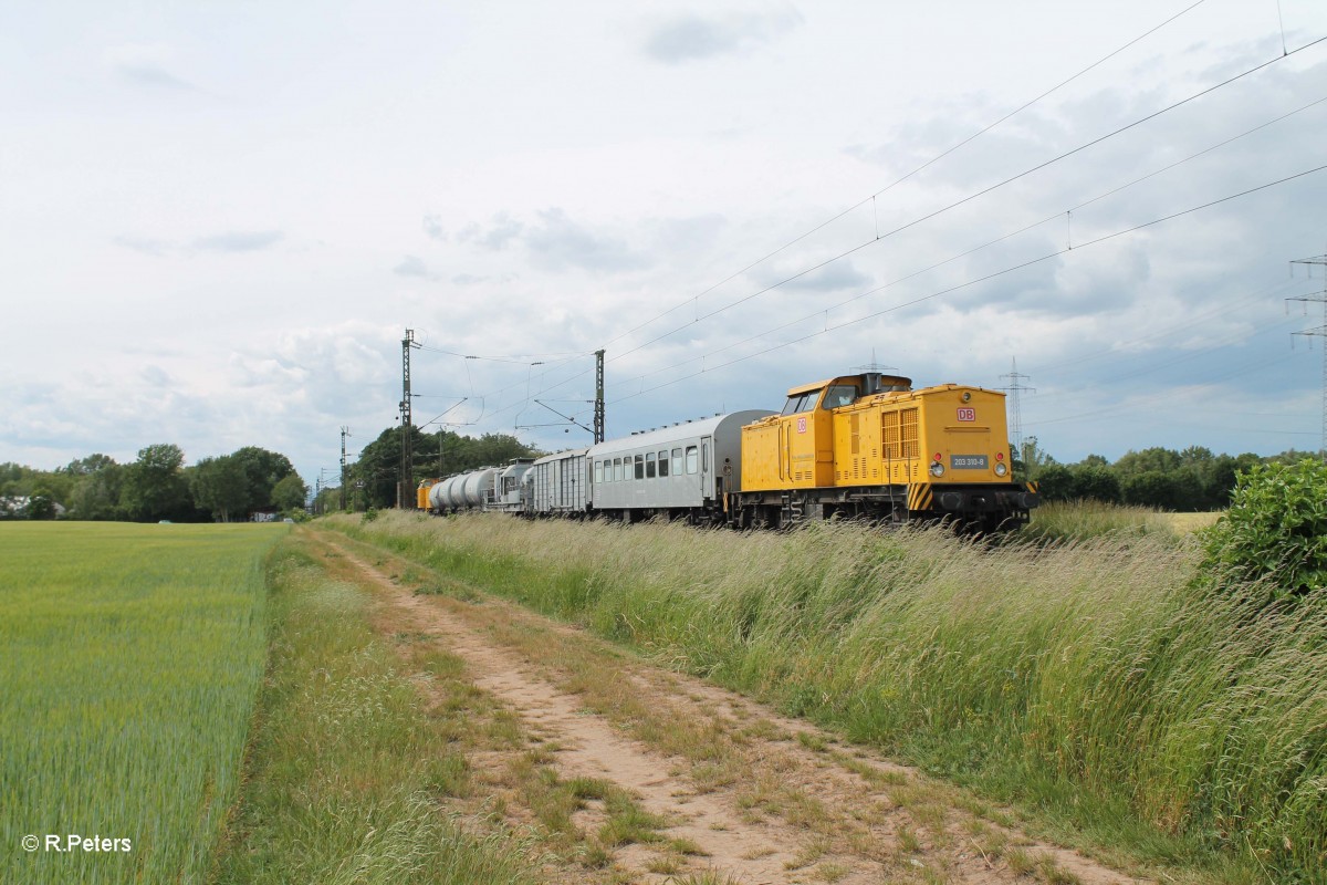 Nachschuss auf 203 310-8 und der Unkrautvernichtungszug.