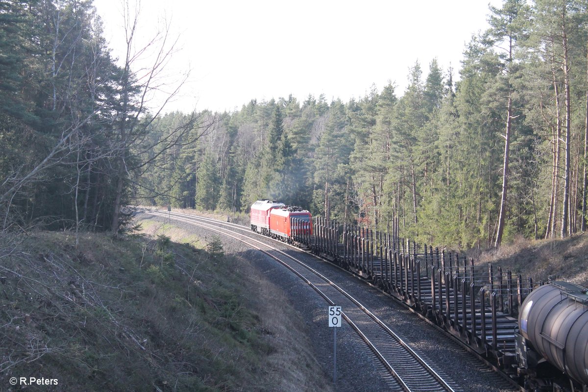 Nachschuss auf 232 262-0 und GA 185 198 zieht bei Unterthölau den EZ 51724 Nürnberg - Leipzig. 31.03.17