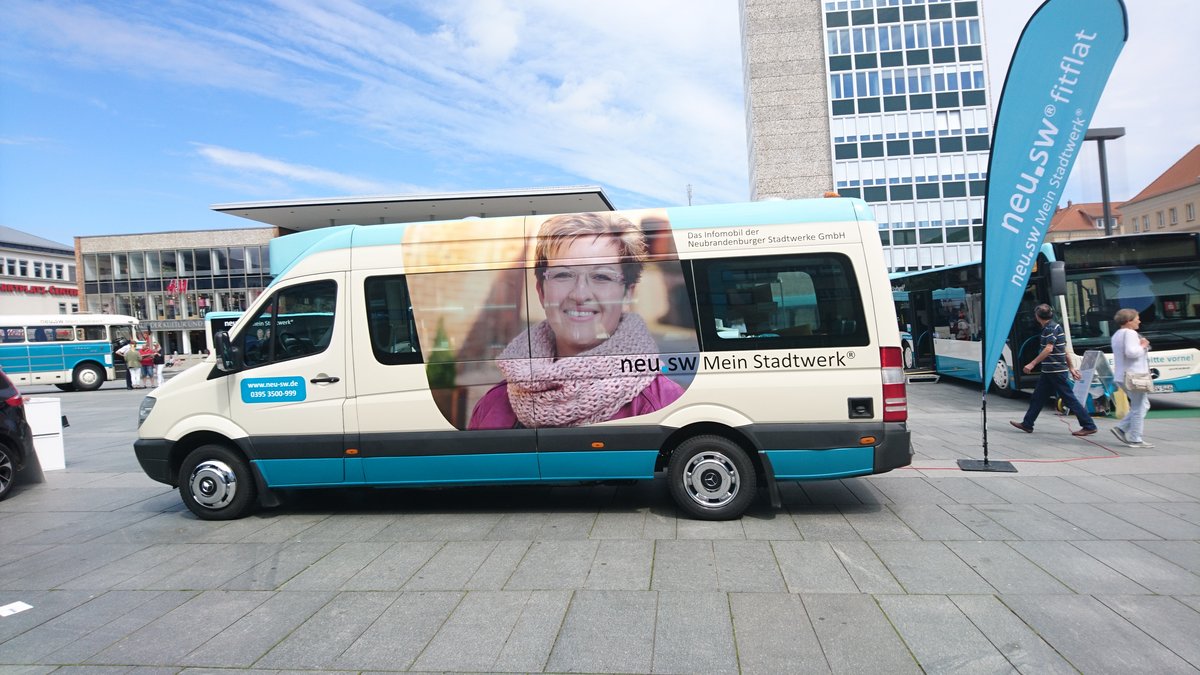 ...NB SW 520 wurde ausgemustert und gleichzeitig als Service-Mobil der Stadtwerke umgebaut um so bei Veranstaltungen immer vor Ort sein zu k�nnen 