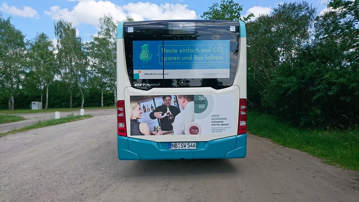 ......NB SW 546 am Endhaltepunkt der Linie 1 am chausseehaus der Citaro der Stadtwerke Neubrandenburg (Juni 2017)