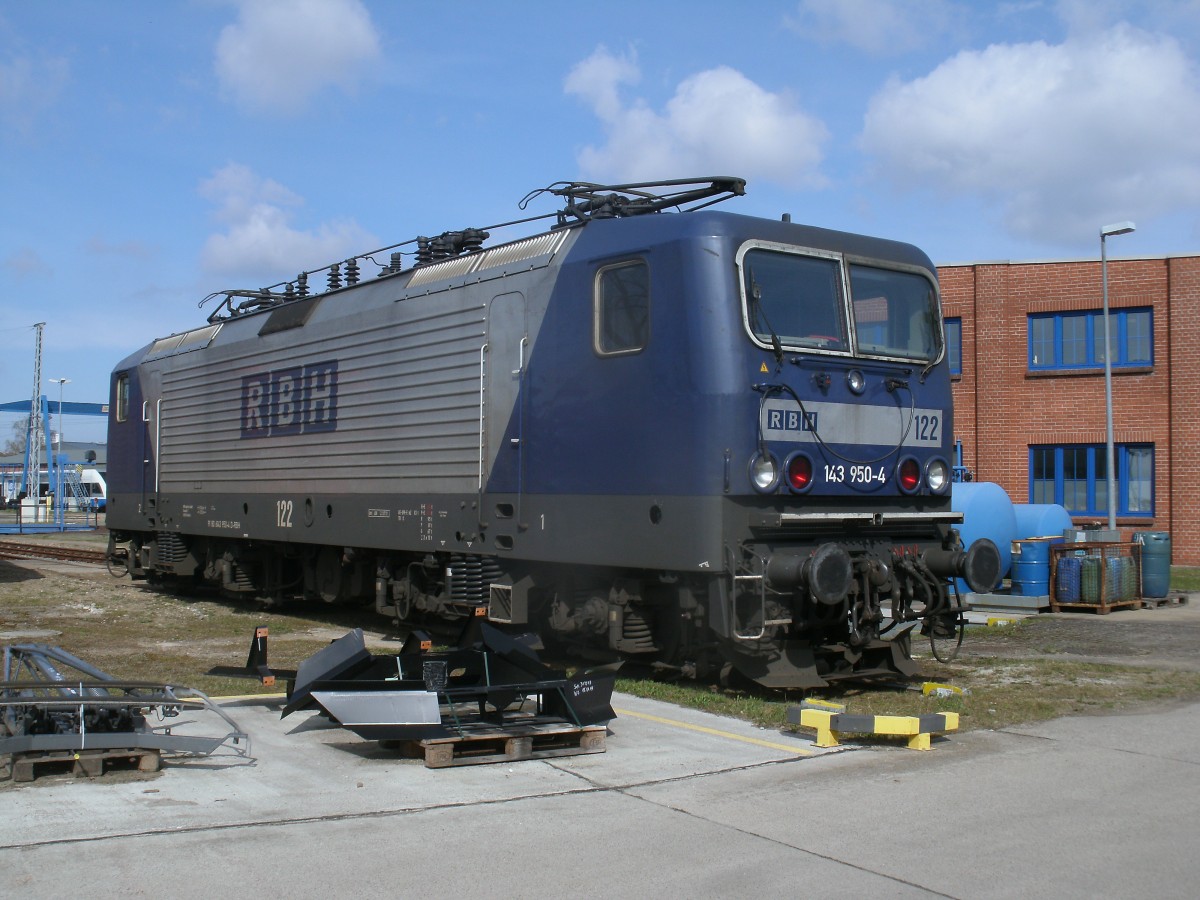 Neben RBH 122 weilten,am 23.März 2014,im Bh Rostock noch die RBH 106 und 123.