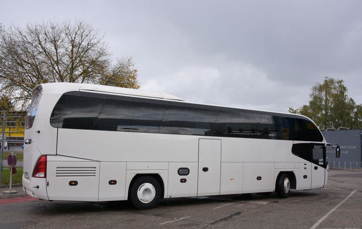 Neoplan Cityliner aus Ober�sterreich 10/2017 in Krems.