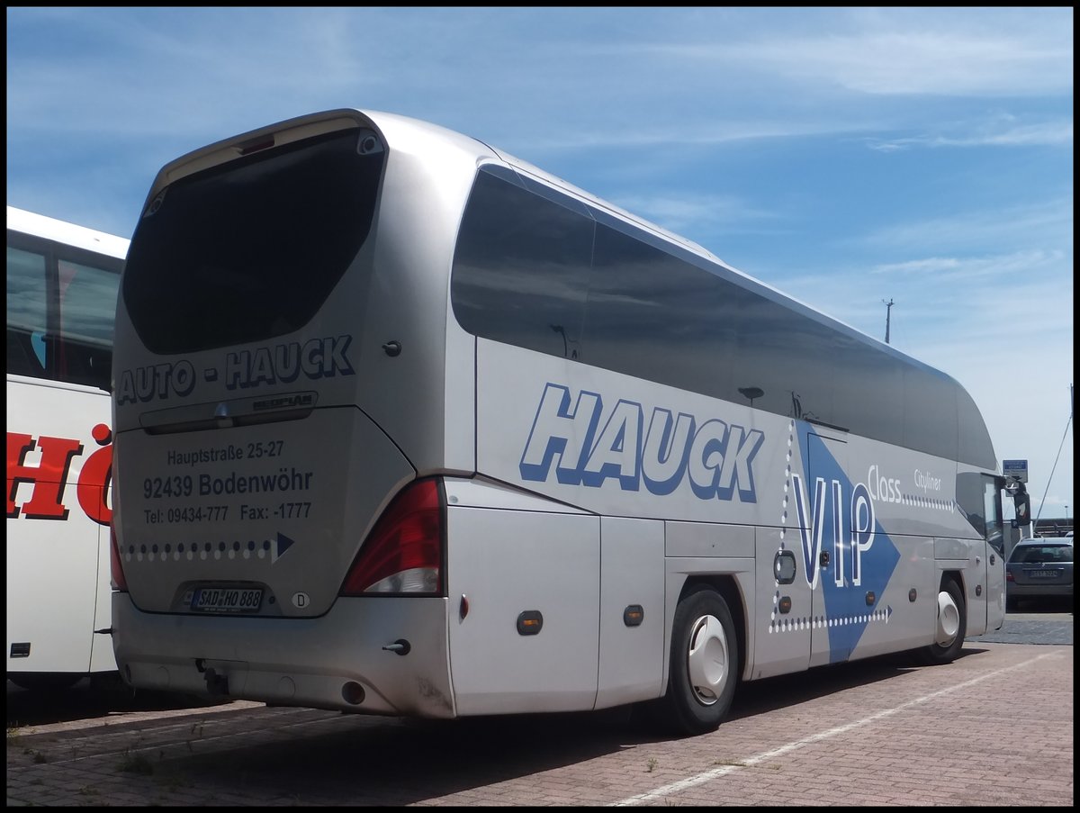 Neoplan Cityliner von Auto-Hauck aus Deutschland im Stadthafen Sassnitz.

