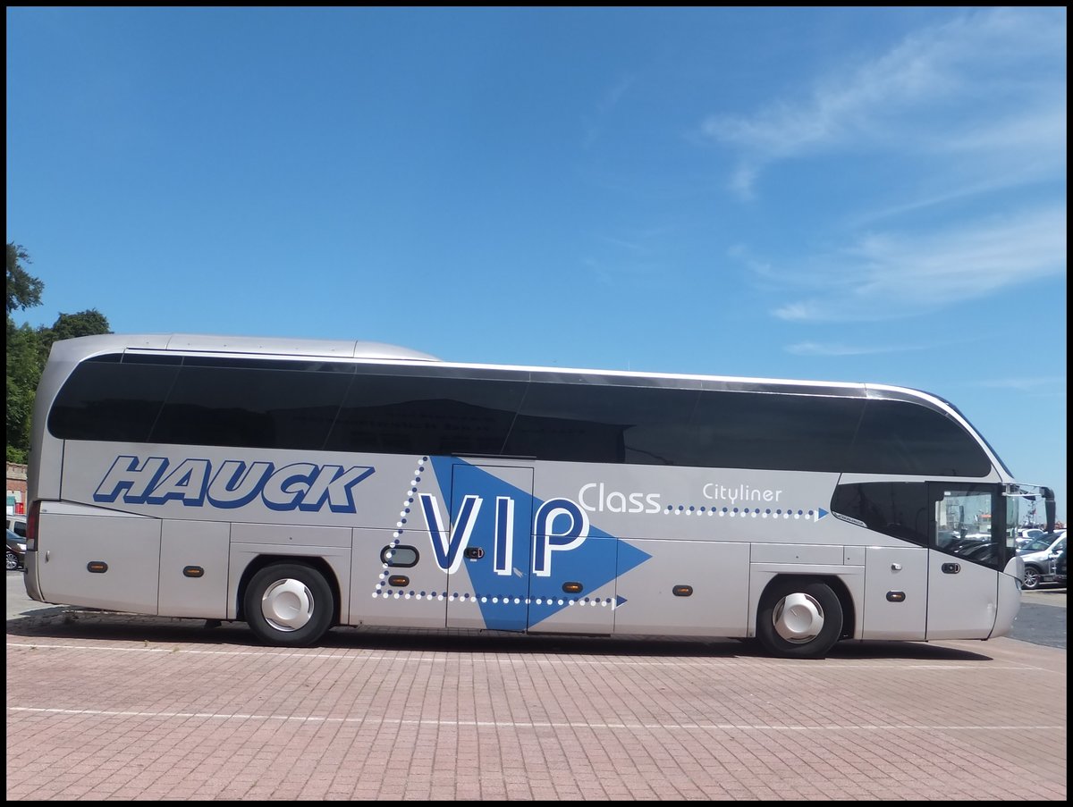 Neoplan Cityliner von Auto-Hauck aus Deutschland im Stadthafen Sassnitz.

