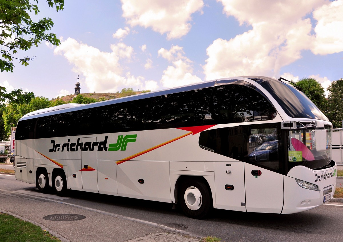 Neoplan Cityliner von Dr. Richard aus Wien am 10.5.2014 in Krems unterwegs.