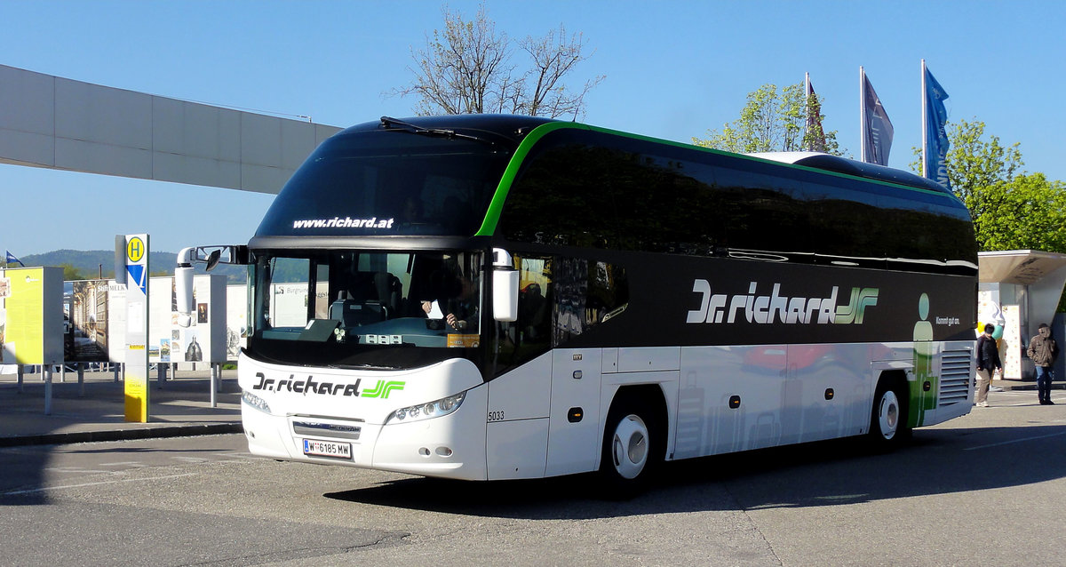 Neoplan Cityliner von Dr. Richard Reisen aus Wien in Krems gesehen.