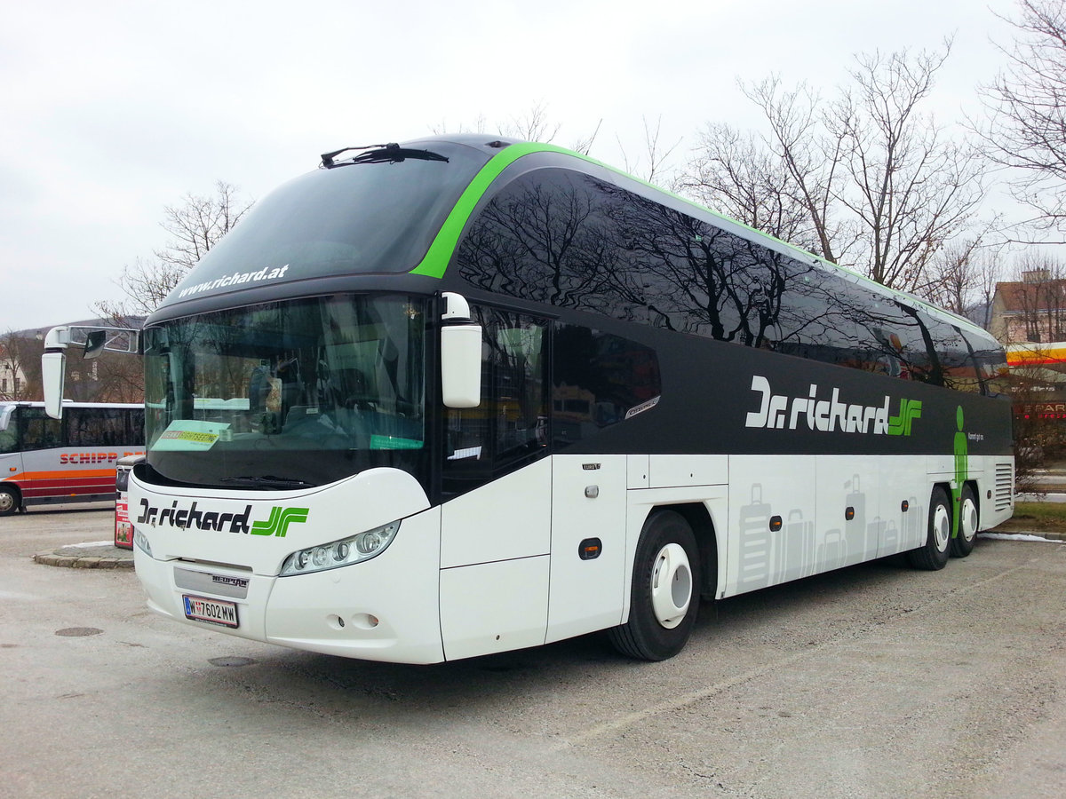 Neoplan Cityliner von Dr. Richard Reisen aus Wien in Krems.