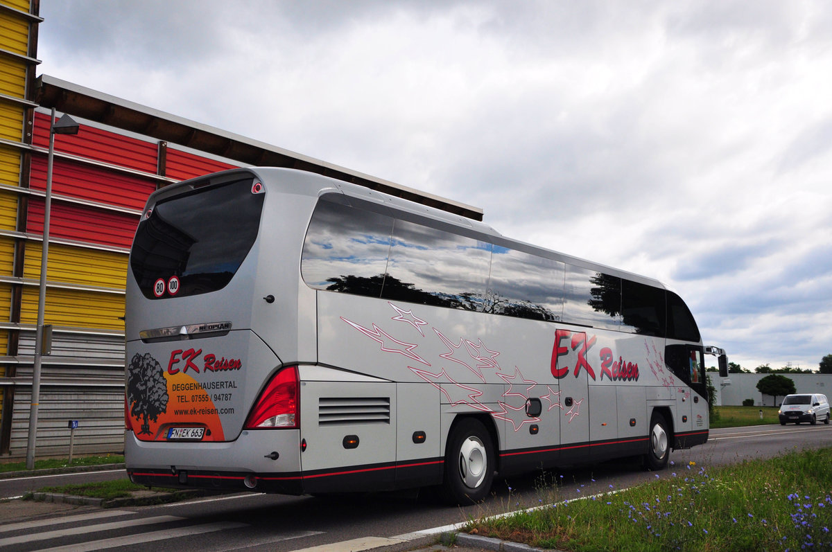 Neoplan Cityliner von EK Reisen aus der BRD in Krems unterwegs.