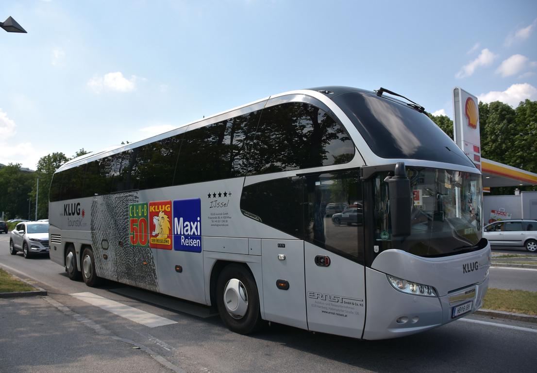 Neoplan Cityliner von ERNST Reisen-Klug Touristik aus �sterreich im Mai 2018 in Krems.