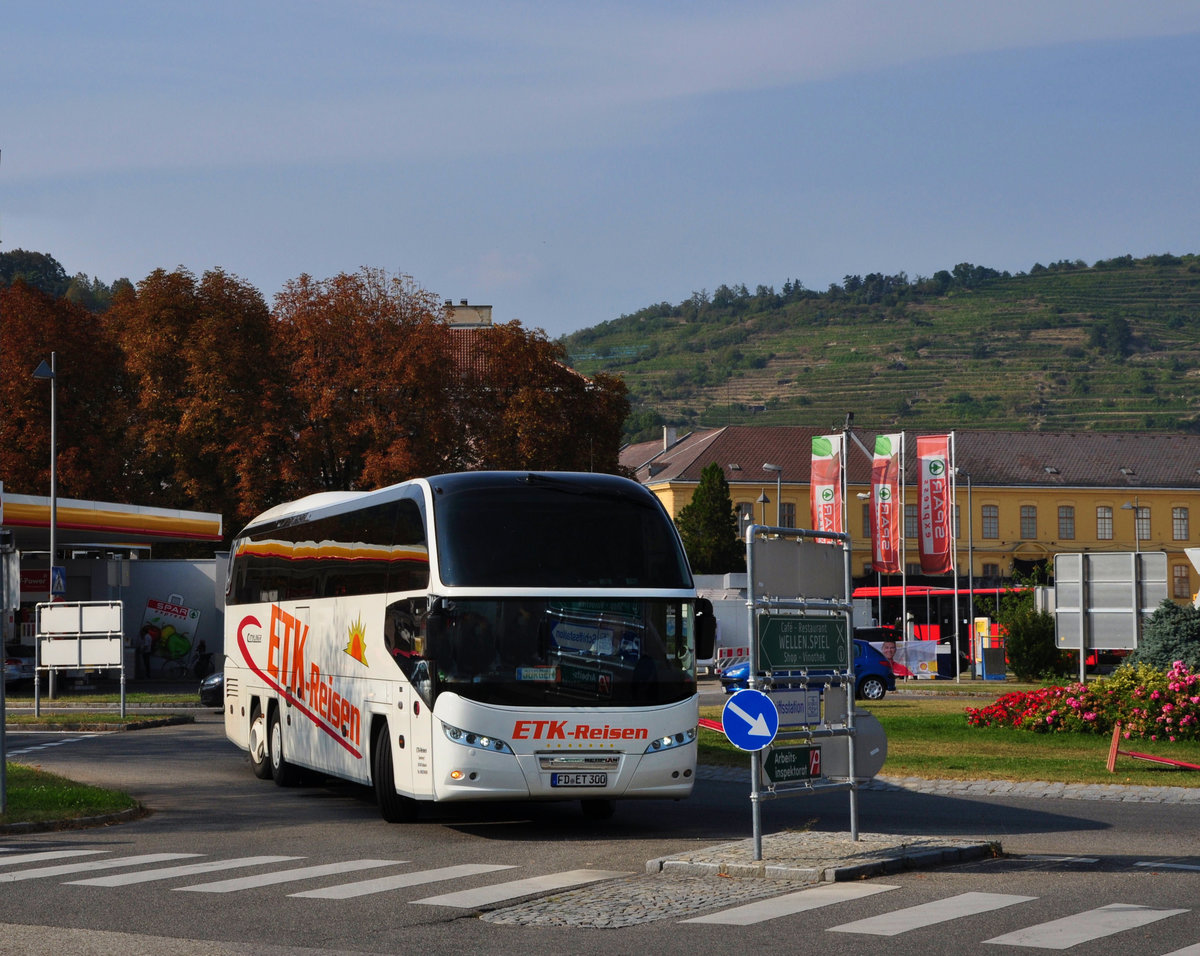 Neoplan Cityliner von ETK Reisen aus der BRD in Krems.