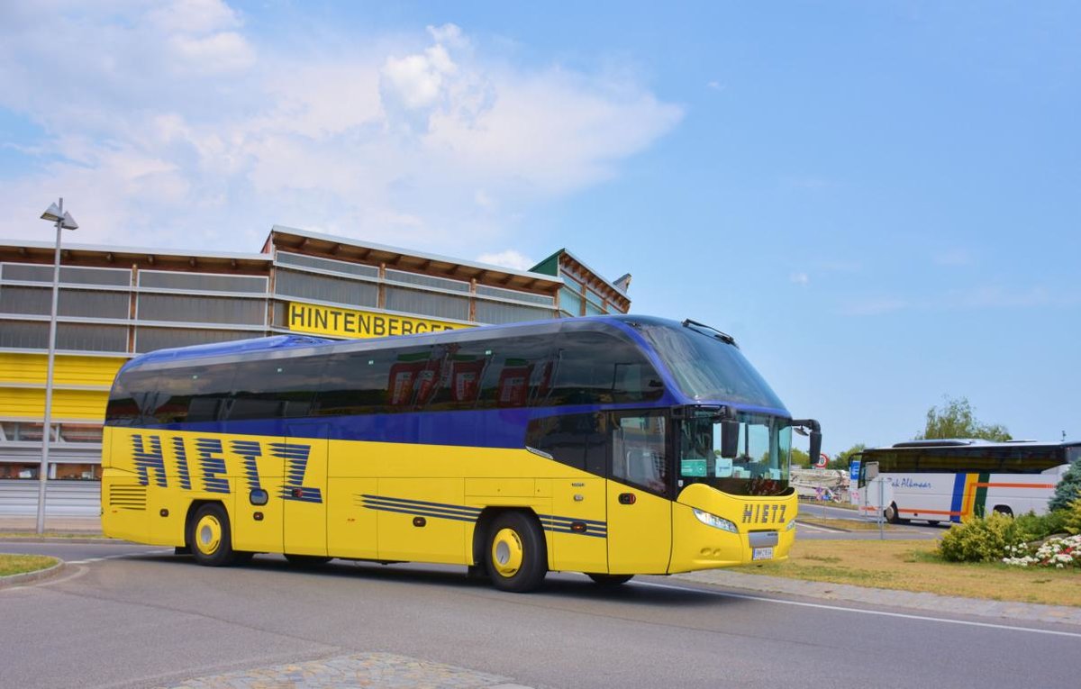 Neoplan Cityliner von Hietz Reisen aus �sterreich 2017 in Krems.