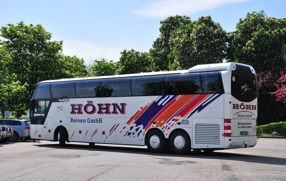 Neoplan Cityliner von H�HN Reisen aus der BRD am 8.5.2015 in Krems unterwegs.