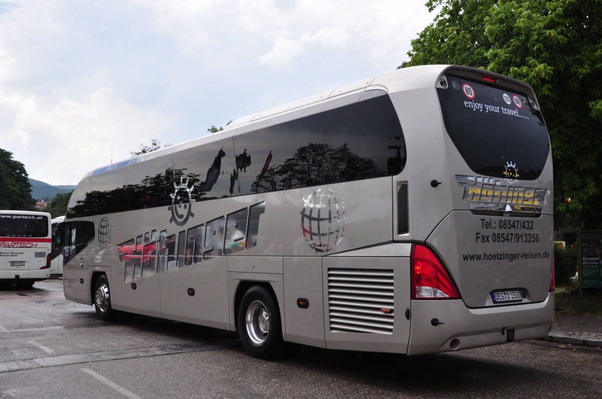 Neoplan Cityliner von Htzinger Reisen aus der BRD im Juni 2015 in Krems.