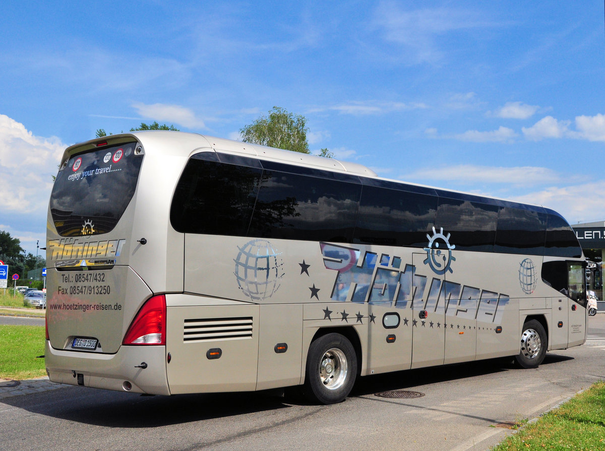 Neoplan Cityliner von H�tzinger Reisen aus der BRD in Krems gesehen.