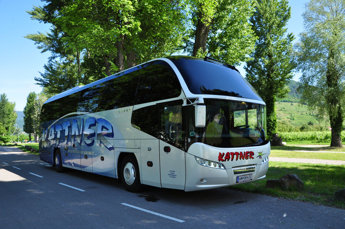 Neoplan Cityliner von Kattner Reisen aus Niedersterreich in Drnstein/Wachau/Niedersterreich gesehen.