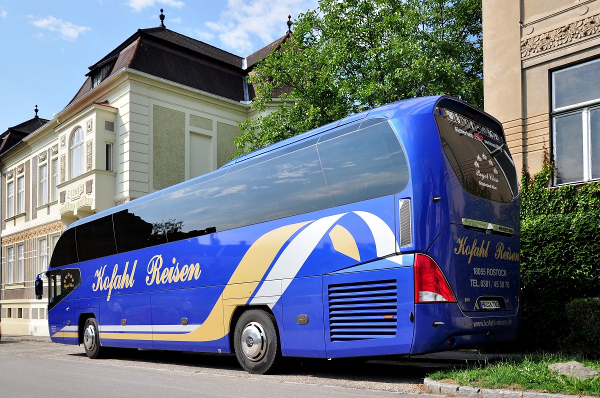 Neoplan Cityliner von Kofahl Reisen aus Deutschlang am 17.Juli 2014 in Krems gesehen.