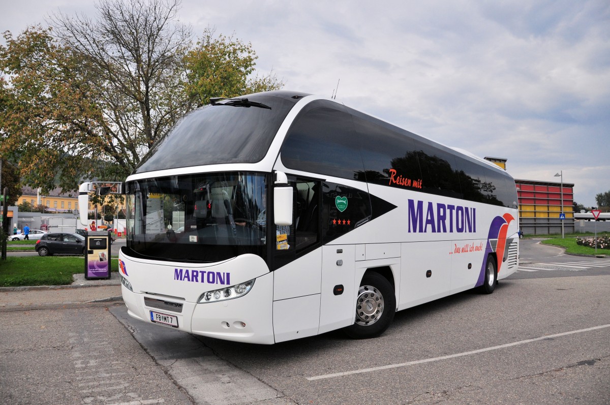 Neoplan Cityliner von Martoni Reisen aus �sterreich am 20.9.2014 in Krems gesehen.