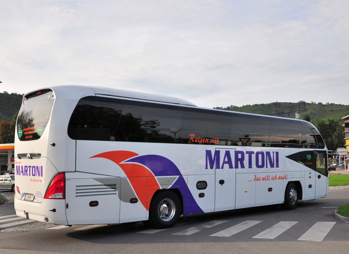 Neoplan Cityliner von Martoni Reisen aus �sterreich am 20.9.2014 in Krems gesehen.