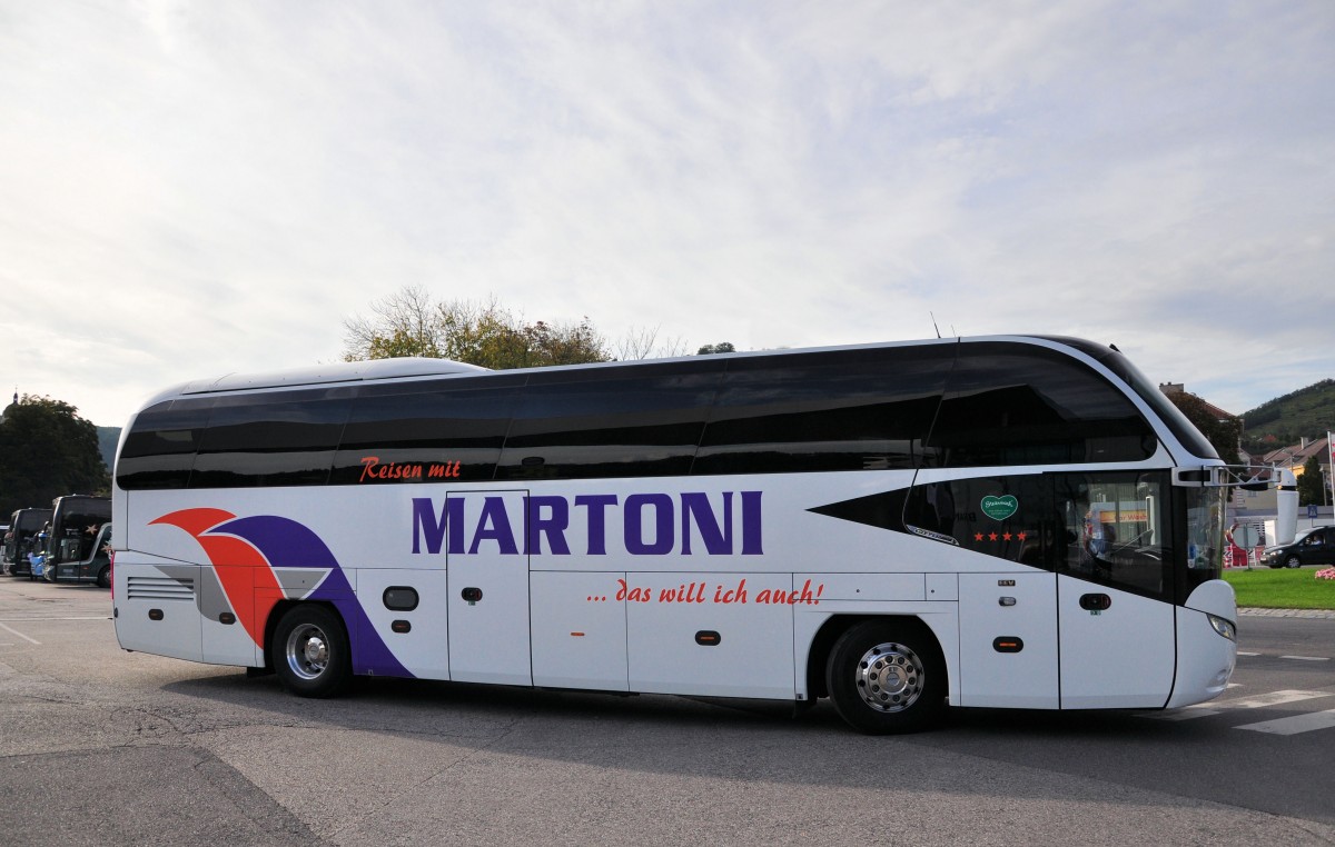 Neoplan Cityliner von Martoni Reisen aus �sterreich am 20.9.2014 in Krems gesehen.