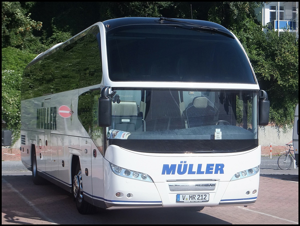 Neoplan Cityliner von M�ller aus Deutschland im Stadthafen Sassnitz.