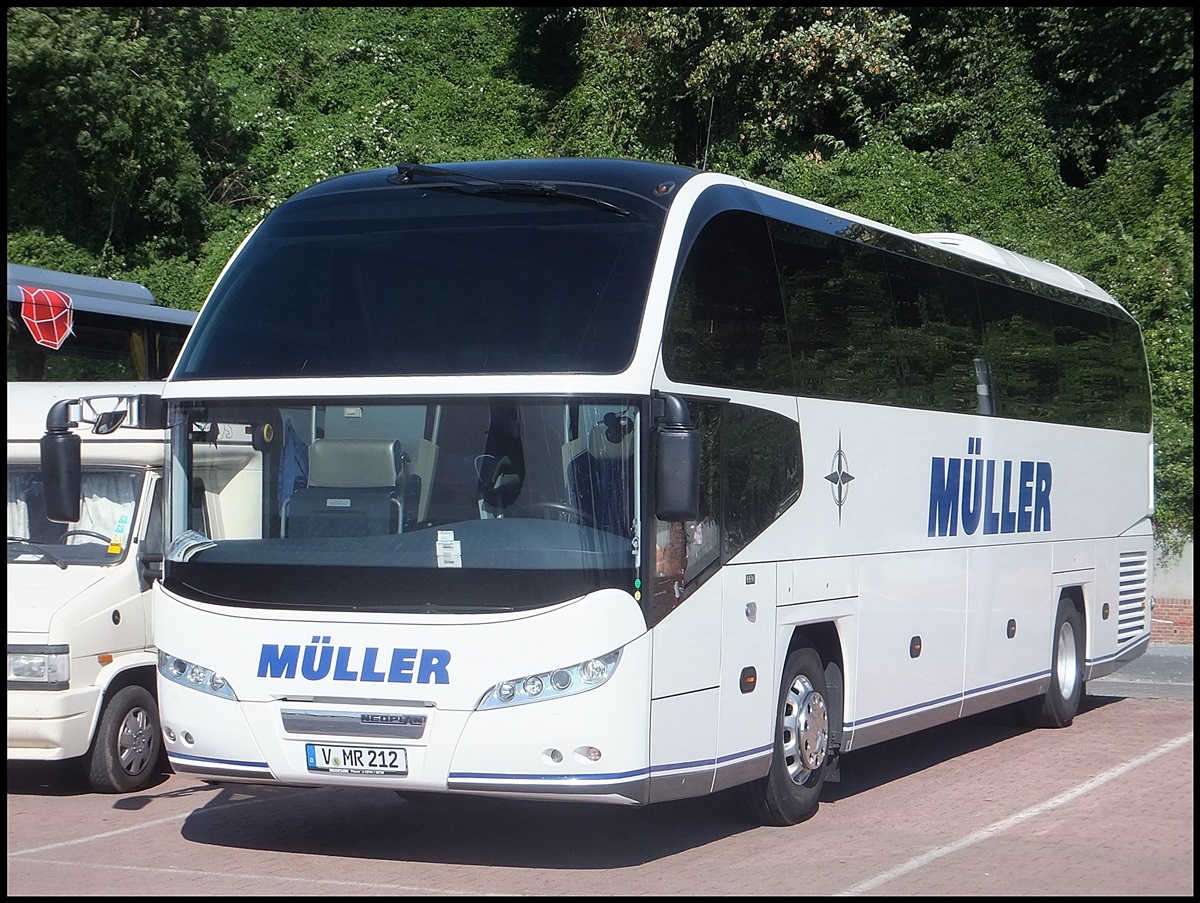 Neoplan Cityliner von M�ller aus Deutschland im Stadthafen Sassnitz.
