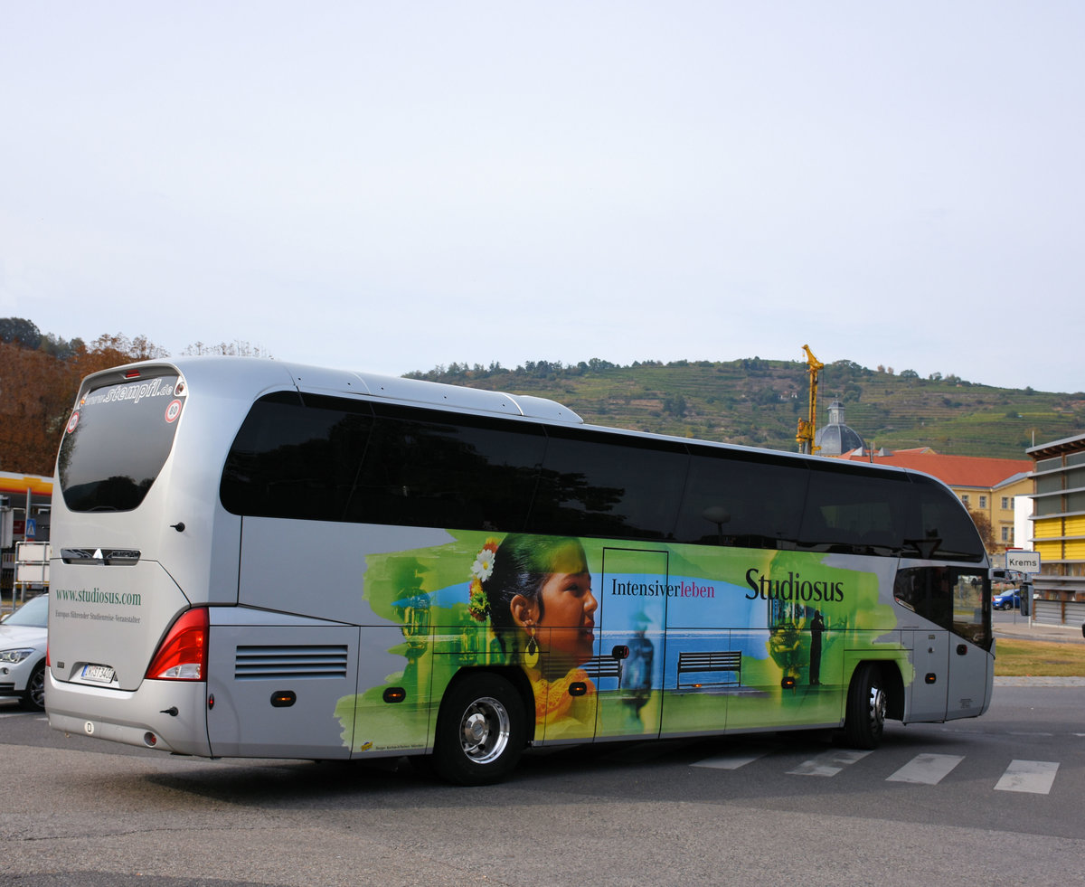 Neoplan Cityliner vom Reiseb�ro STEMPFL aus der BRD in Krems.