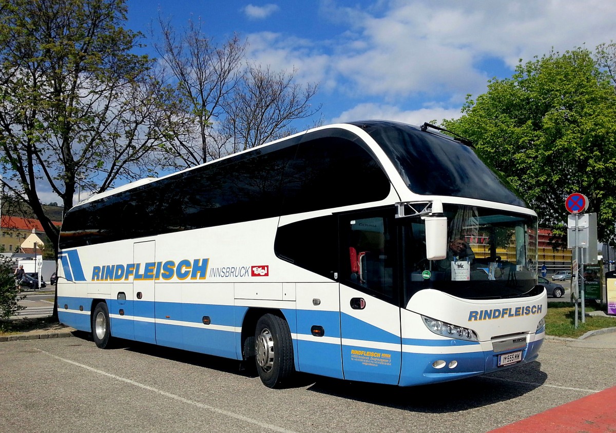 NEOPLAN CITYLINER von Rindfleisch Reisen aus sterreich am 21.4.2014 in Krems gesehen.