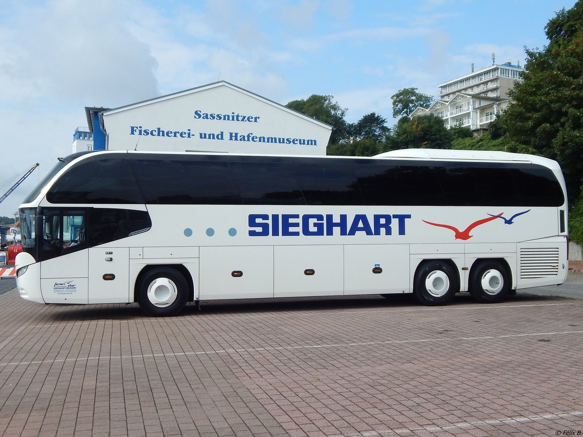 Neoplan Cityliner von Sieghart aus Deutschland im Stadthafen Sassnitz. 