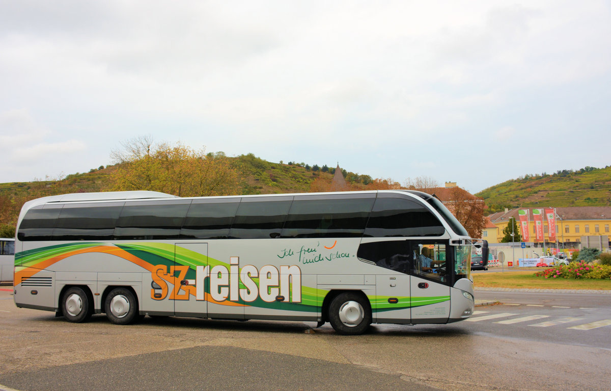 Neoplan Cityliner von SZ-M�ller Reisen aus der BRD in Krems.