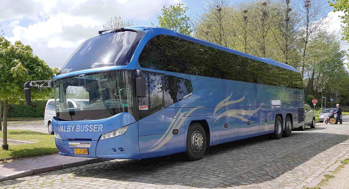 Neoplan Cityliner von VALBY BUSSER aus D�nemark steht im Mai 2019 in Friedrichstadt
