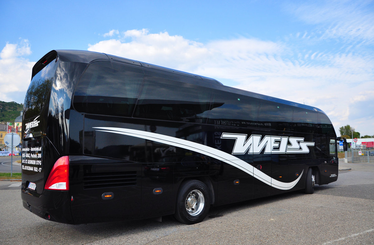 Neoplan Cityliner von Weiss Reisen aus �sterreich in Krems.